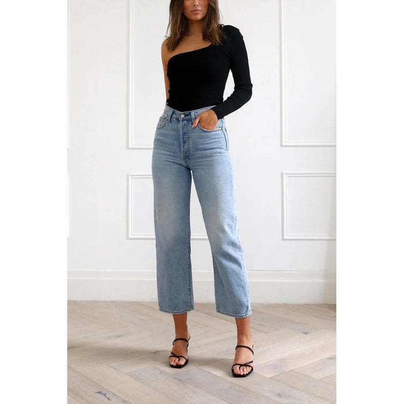 Ribcage Straight Ankle Jeans - In the middle