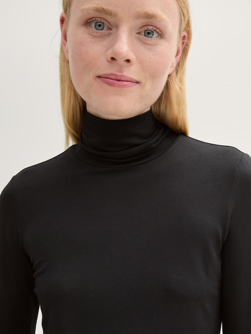 Turtleneck sweater in LENZING™ EcoVero™ - Black