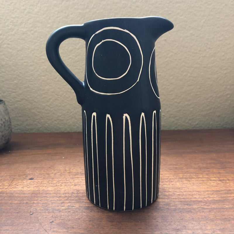 Patterned stoneware pitcher vase - Black
