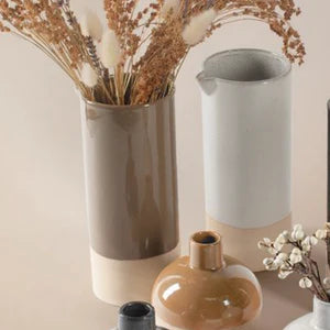 Sandstone vase - White (but rather greige)
