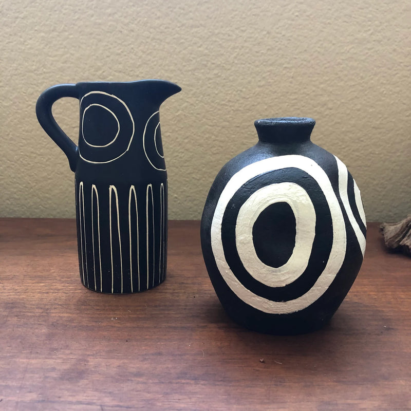 Patterned stoneware pitcher vase - Black