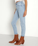 Wedgie Icon Fit Jeans - Tango Light