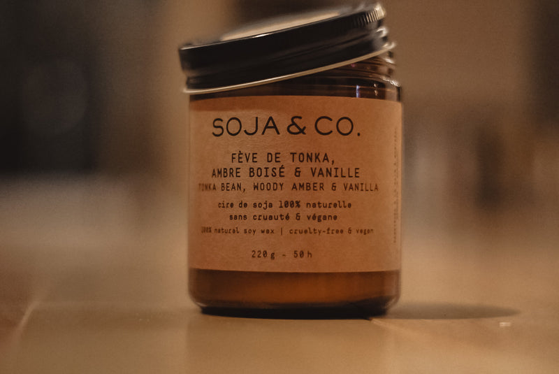Soja & co candle - Tonka bean, vanilla and woody amber 4 oz